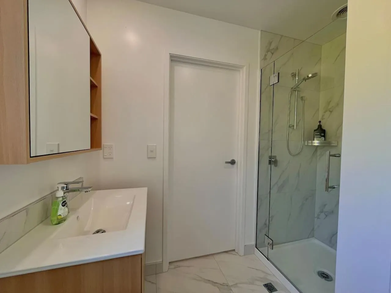 Luxury Studio Cbd Christchurch Apartment