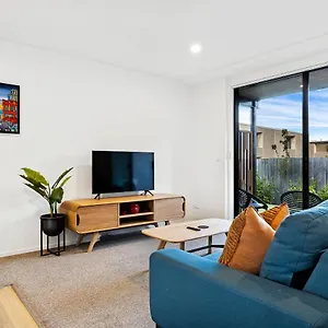 1 Bedroom Base With Free Car Park Apartment