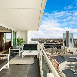 View With Free Valet Parking Apartment
