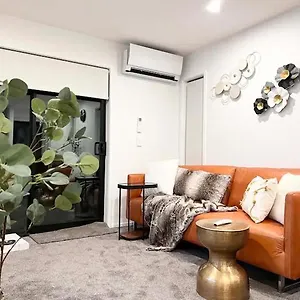Cbd Luxury Townhouse Apartment